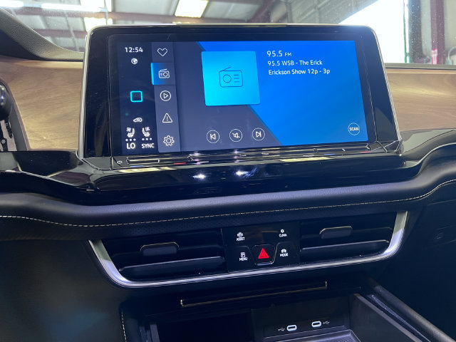 Certified 2024 Volkswagen Atlas SE FWD image 25