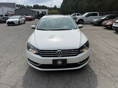 Used 2015 Volkswagen Passat TDI SE image 2