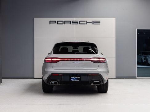 Certified 2026 Porsche Macan AWD/4WD image 6