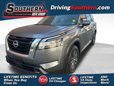 Used 2022 Nissan Pathfinder SV image 1