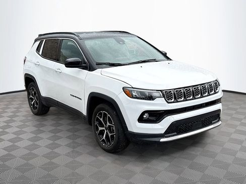 Used 2025 Jeep Compass Limited image 4