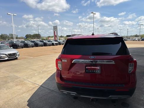 Used 2023 Ford Explorer XLT w/ Equipment Group 202A image 3