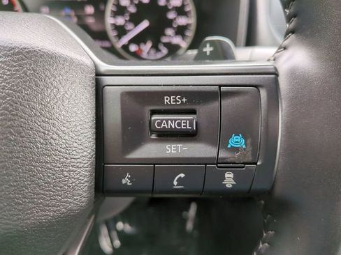 Used 2025 Nissan Rogue SV FWD image 24