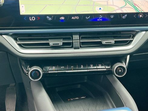 Used 2025 Chevrolet Equinox EV LT w/ Convenience Package FWD image 16