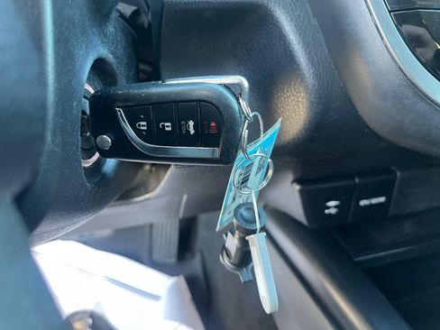 Used 2019 Toyota Camry LE image 31