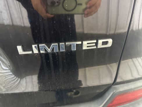 Used 2019 Jeep Cherokee Limited w/ Technology Group image 12