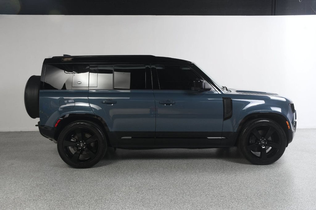 Used 2024 Land Rover Defender 110 X-Dynamic SE AWD/4WD image 4