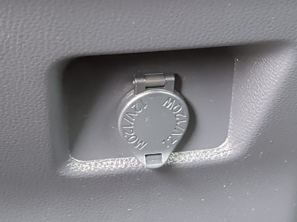 Used 2025 Toyota RAV4 LE AWD/4WD image 32