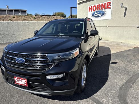 Used 2023 Ford Explorer XLT w/ Equipment Group 202A image 3