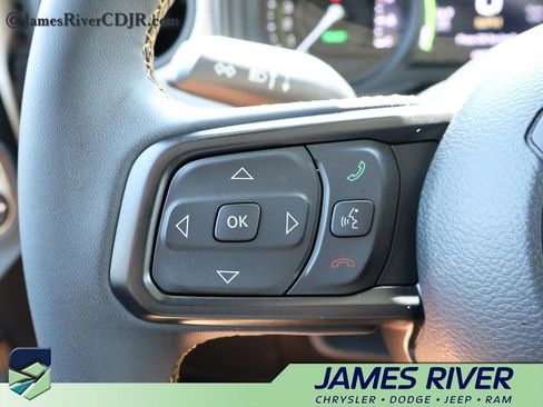 Used 2024 Jeep Wrangler Unlimited AWD/4WD image 24