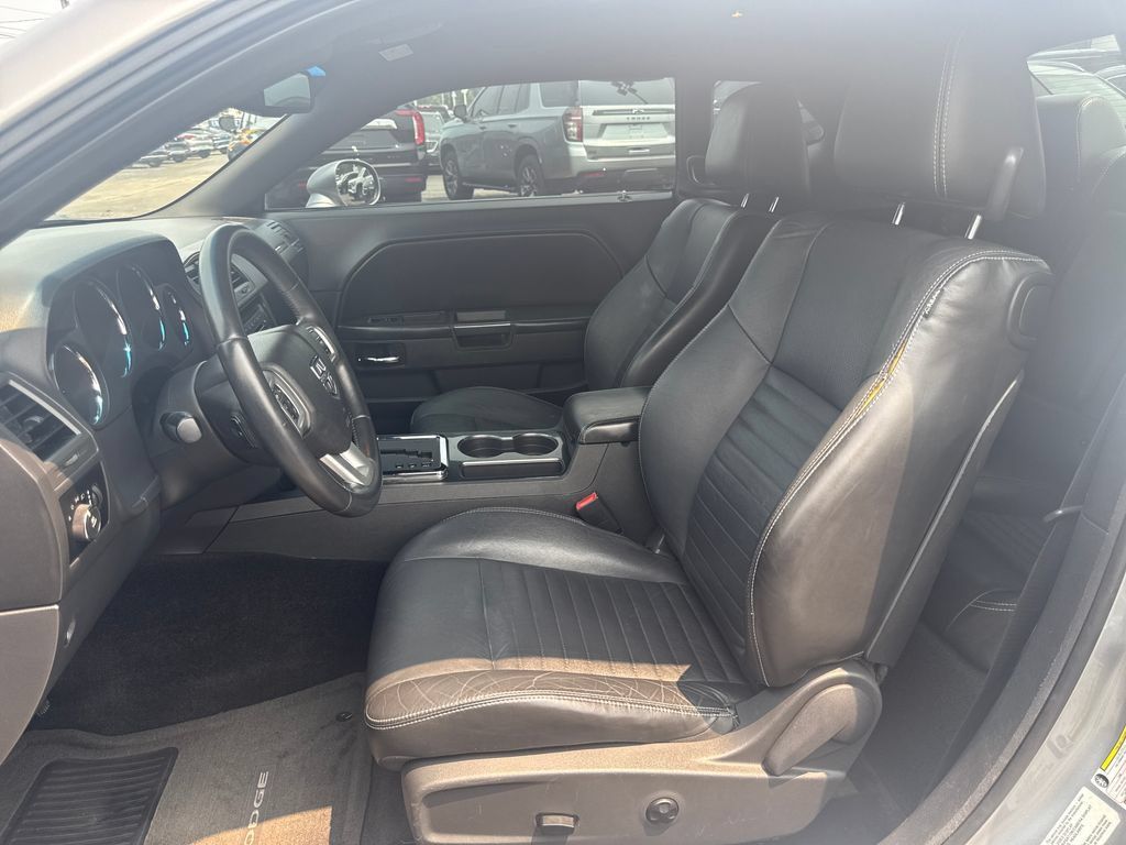 Used 2011 Dodge Challenger RWD image 11
