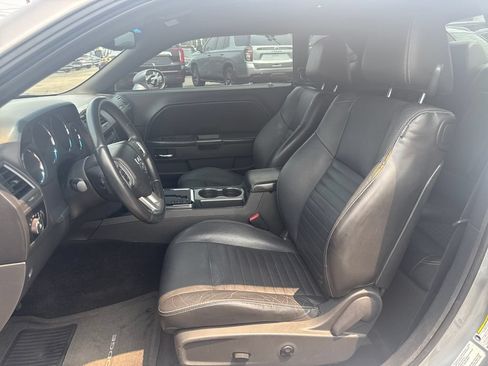 Used 2011 Dodge Challenger RWD image 11