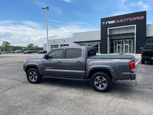 Used 2017 Toyota Tacoma TRD Sport w/ Tow Package (A/T) AWD/4WD image 3