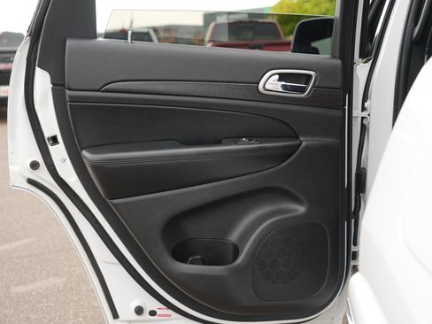 Used 2018 Jeep Grand Cherokee Altitude AWD/4WD image 19