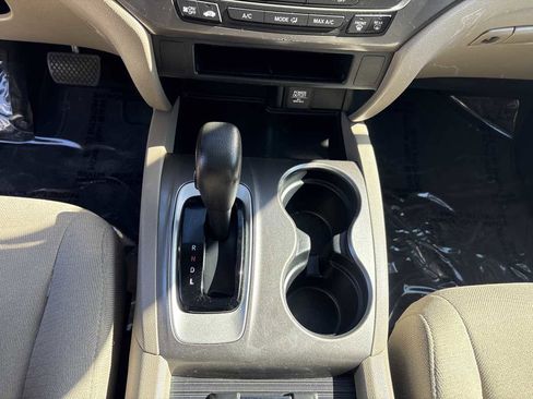 Used 2016 Honda Pilot LX image 31