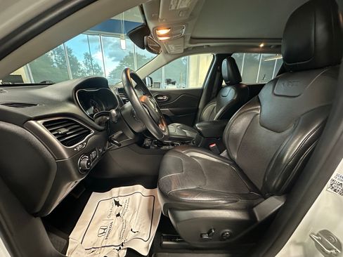 Used 2019 Jeep Cherokee Limited AWD/4WD image 10