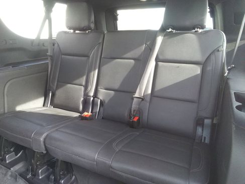 Used 2022 Chevrolet Suburban LT w/ Luxury Package image 13