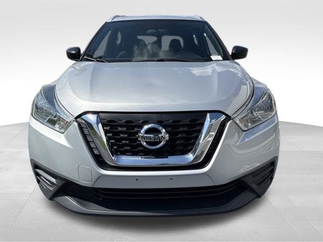 Used 2018 Nissan Kicks S FWD image 2