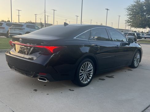 Used 2019 Toyota Avalon Limited FWD image 9
