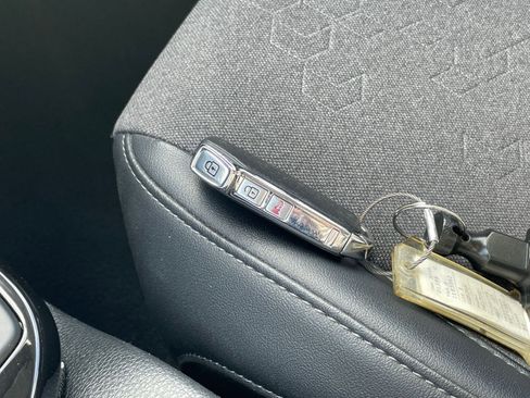 Used 2025 Kia Seltos S image 22