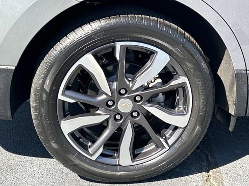 Used 2023 Chevrolet Equinox Premier AWD/4WD image 9