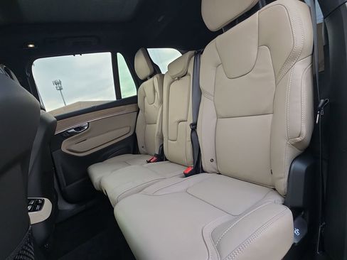 New 2026 Volvo XC90 B6 Ultra w/ Lounge Package image 16