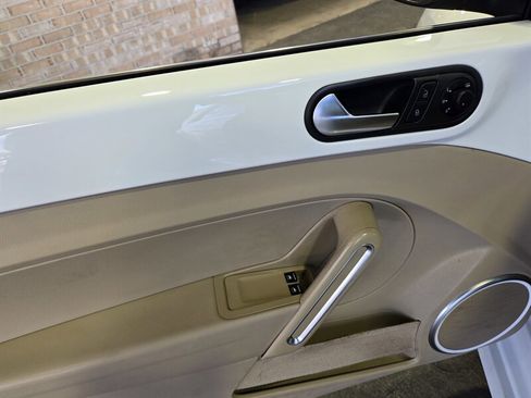 Used 2014 Volkswagen Beetle TDI image 11