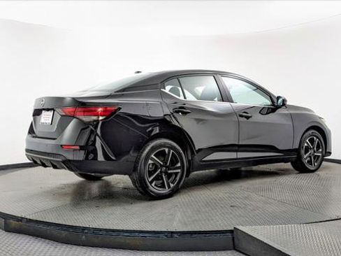 Used 2025 Nissan Sentra SV image 8