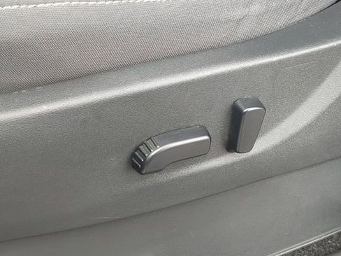 Used 2024 Nissan Frontier SV RWD image 22