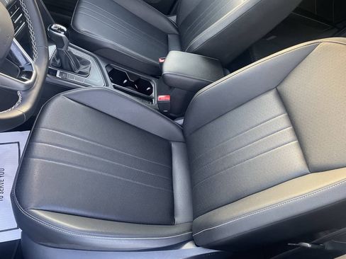 Used 2023 Volkswagen Tiguan SE FWD image 14