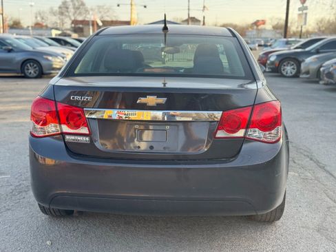 Used 2014 Chevrolet Cruze LS image 6