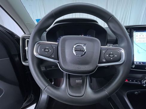 Used 2025 Volvo XC40 B5 Plus image 26