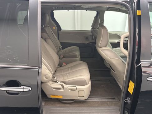 Used 2012 Toyota Sienna Limited w/ Premium Pkg image 7