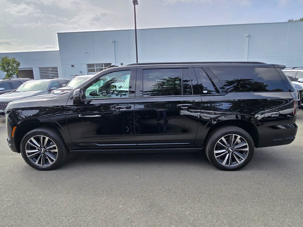 Used 2026 Cadillac Escalade ESV Sport AWD/4WD image 2