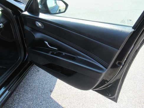 Used 2023 Hyundai Elantra SEL w/ Convenience Package FWD image 21
