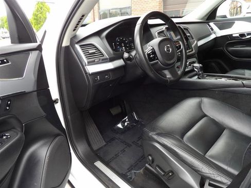 Used 2018 Volvo XC90 T5 Momentum FWD image 10