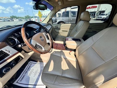 Used 2014 Cadillac Escalade Luxury AWD/4WD image 11