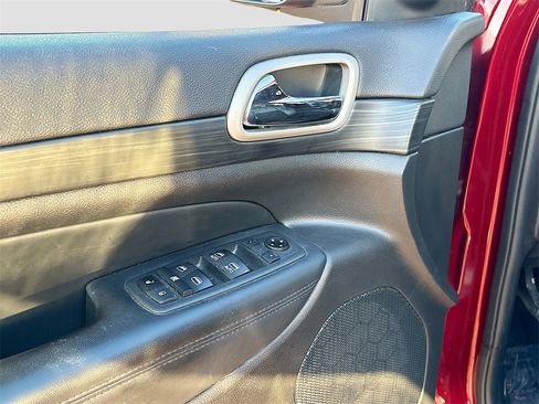 Used 2021 Jeep Grand Cherokee Laredo X image 17