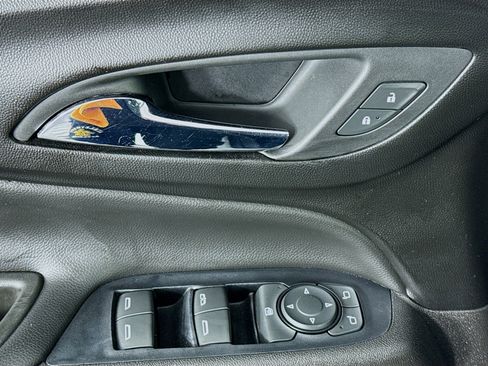 Used 2019 Chevrolet Equinox LT image 23