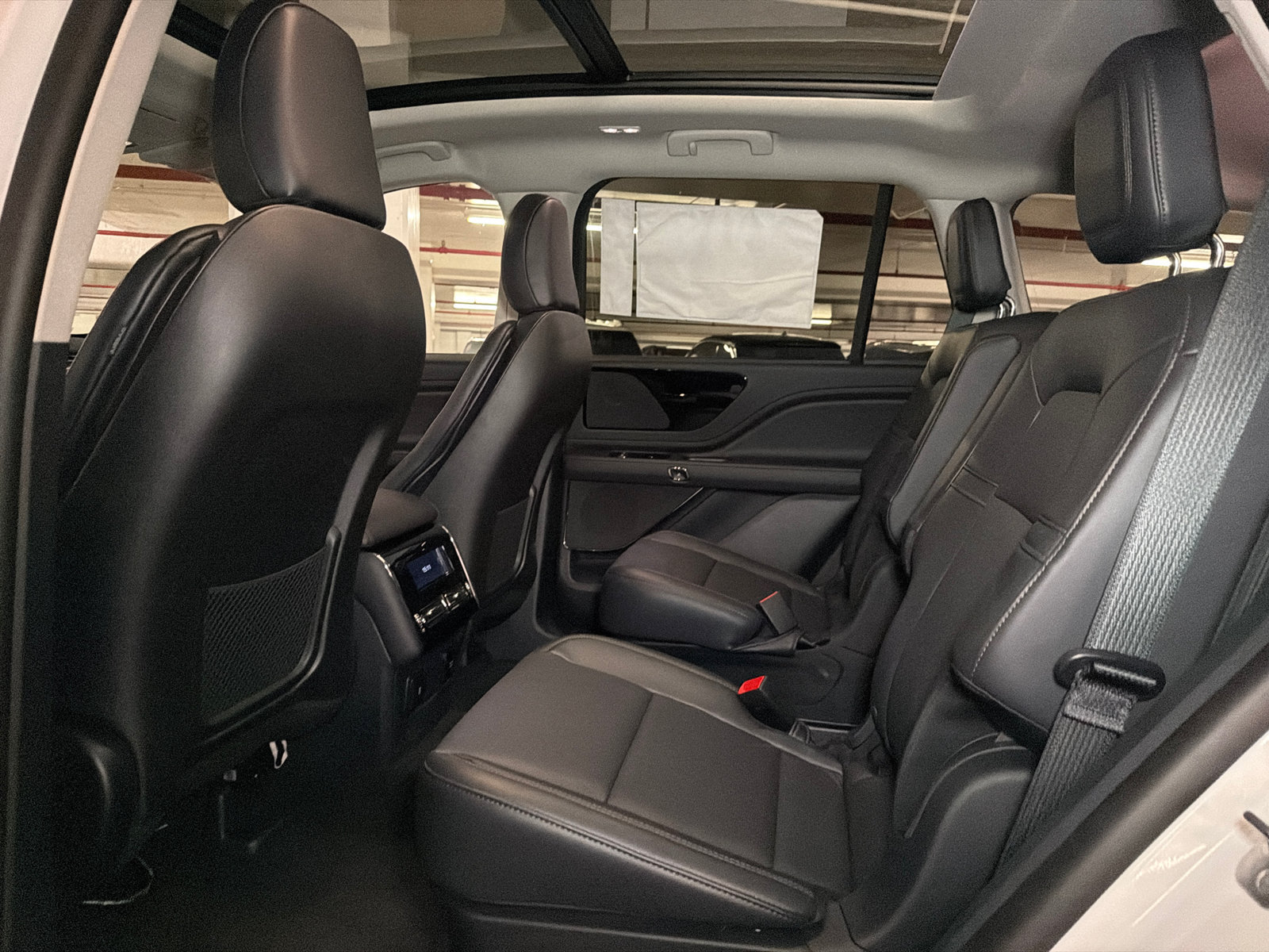 New 2026 Lincoln Aviator AWD w/ Jet Appearance Package image 22