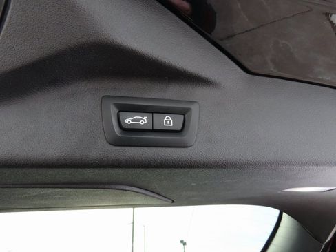 Used 2021 BMW X7 M50i image 23