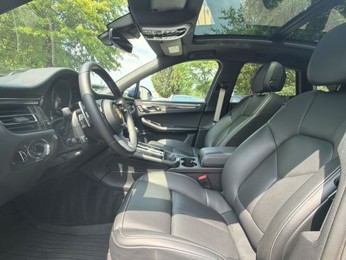 Used 2024 Porsche Macan AWD/4WD image 5