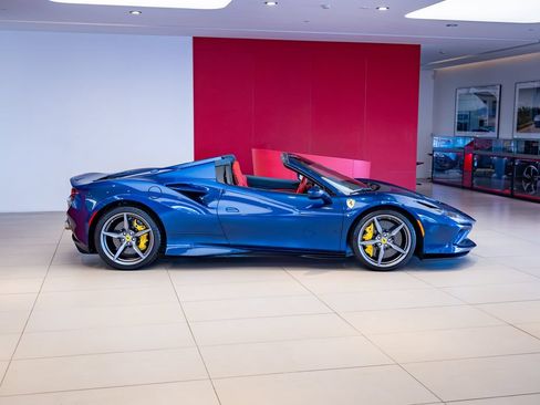 Used 2022 Ferrari F8 Tributo RWD image 5