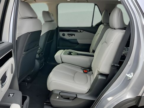 Used 2025 Honda Pilot Touring image 33
