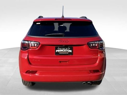 Certified 2022 Jeep Compass Limited image 5