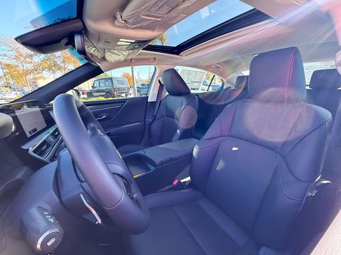 New 2025 Lexus ES 350 image 14