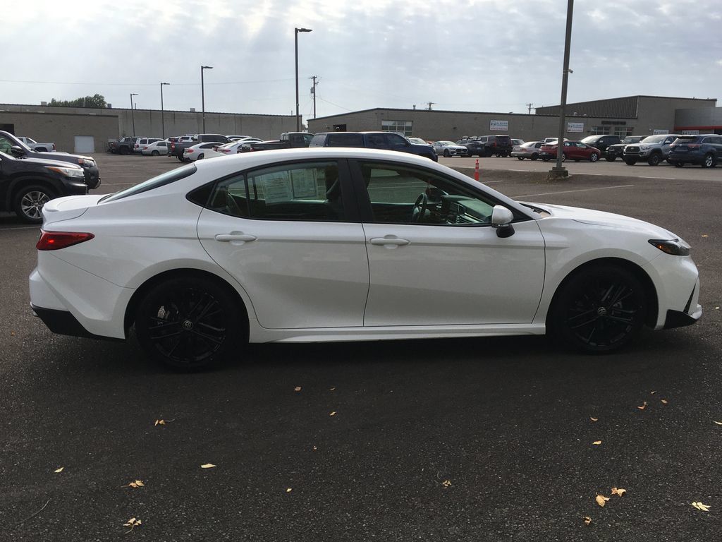 Used 2025 Toyota Camry SE FWD image 9