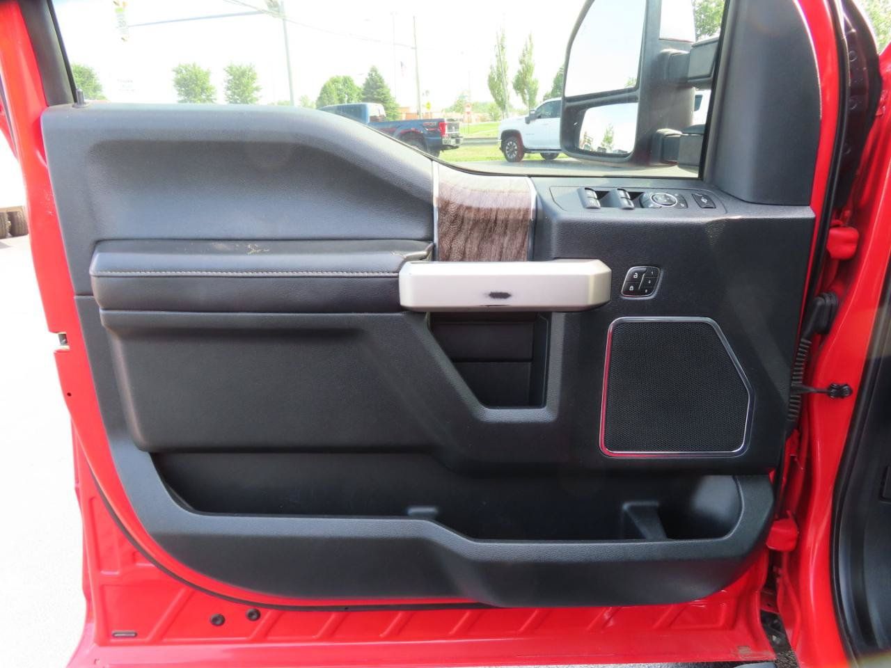 Used 2019 Ford F250 Lariat w/ Lariat Ultimate Package AWD/4WD image 24