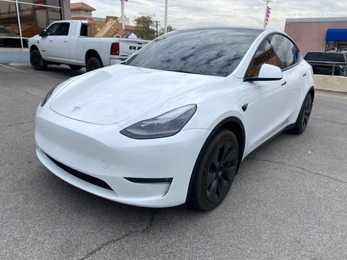 Used 2023 Tesla Model Y Long Range AWD/4WD image 1
