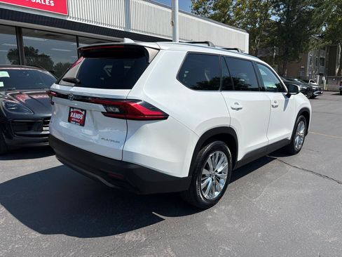 Used 2024 Toyota Grand Highlander AWD image 13